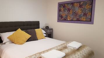 Apartment, 2 Bedrooms | 2 bedrooms, cribs/infant beds