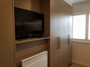 Apartment, 2 Bedrooms | Wardrobe