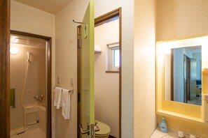 Separate tub and shower, deep soaking tub, free toiletries, towels - Asuka Value (Kutchan)