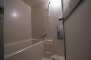 Bathroom | Separate tub and shower, deep soaking tub, free toiletries, towels