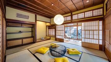 Executive Villa, 1 Bedroom, Patio, Garden View | Living area