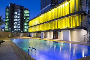 Outdoor pool, open 7:00 AM to 8:00 PM, pool loungers