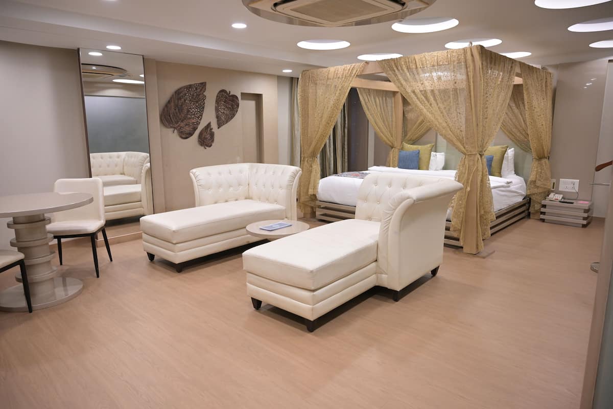 Suite | Premium bedding, minibar, in-room safe, individually decorated