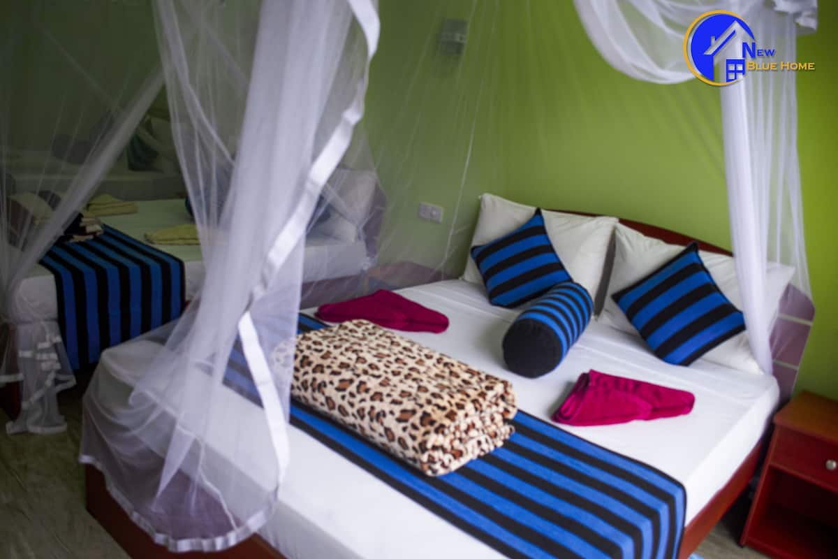 Deluxe Family Room | 1 bedroom, in-room safe, desk, iron/ironing board