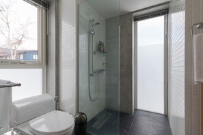 House, 4 Bedrooms | Bathroom | Free toiletries, hair dryer, bidet, towels