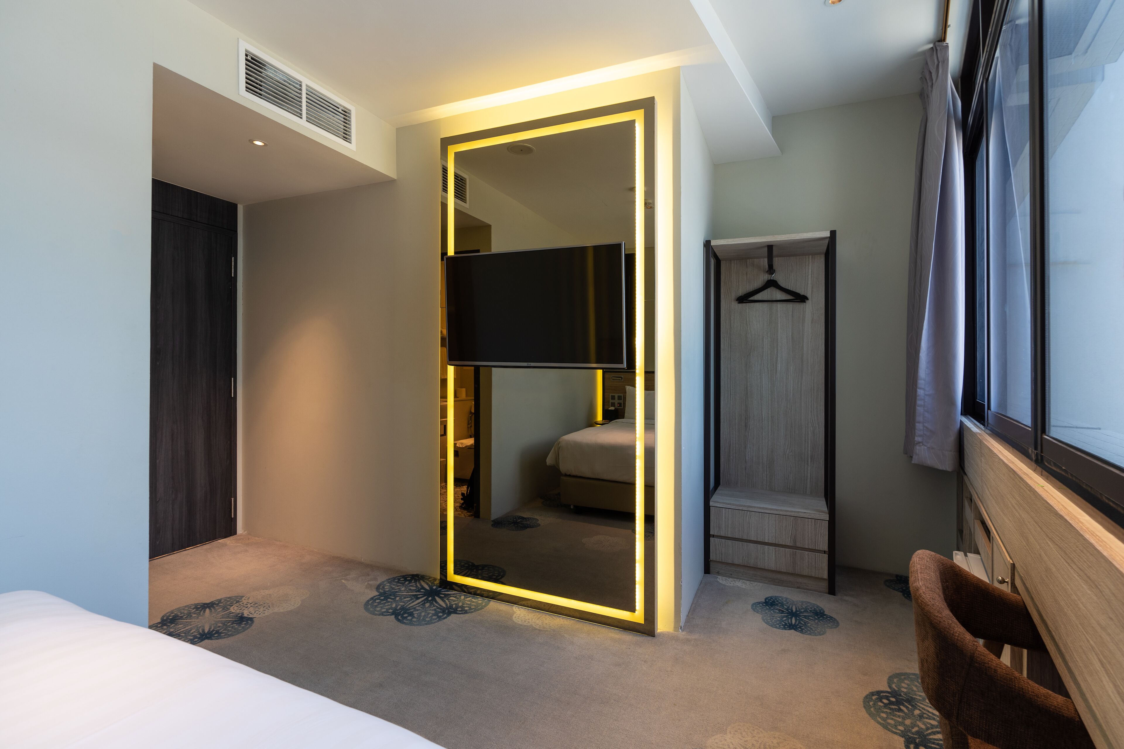 deluxe double room, city view | in-room safe, desk, iron/ironing board, free wifi