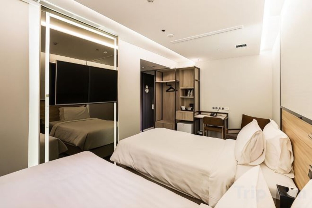 Superior Twin Room without Window