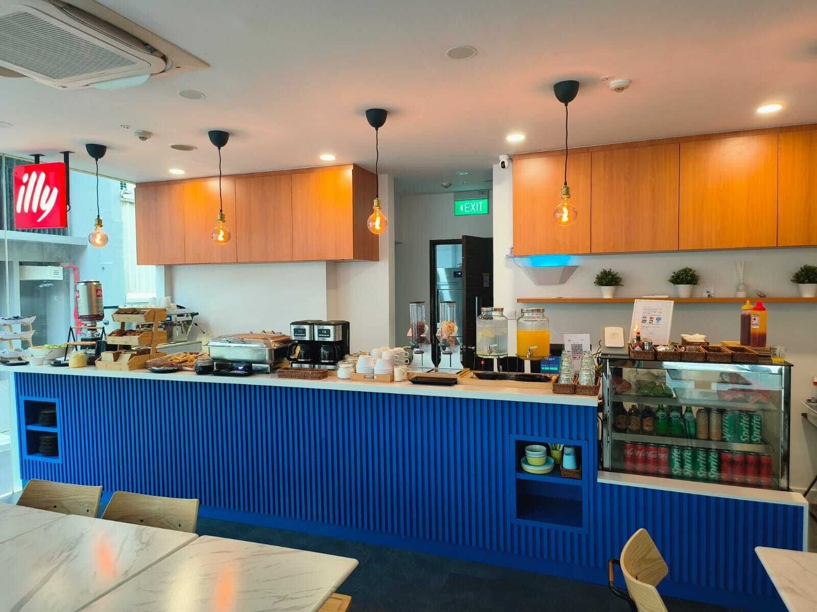 daily buffet breakfast (sgd 16 per person)