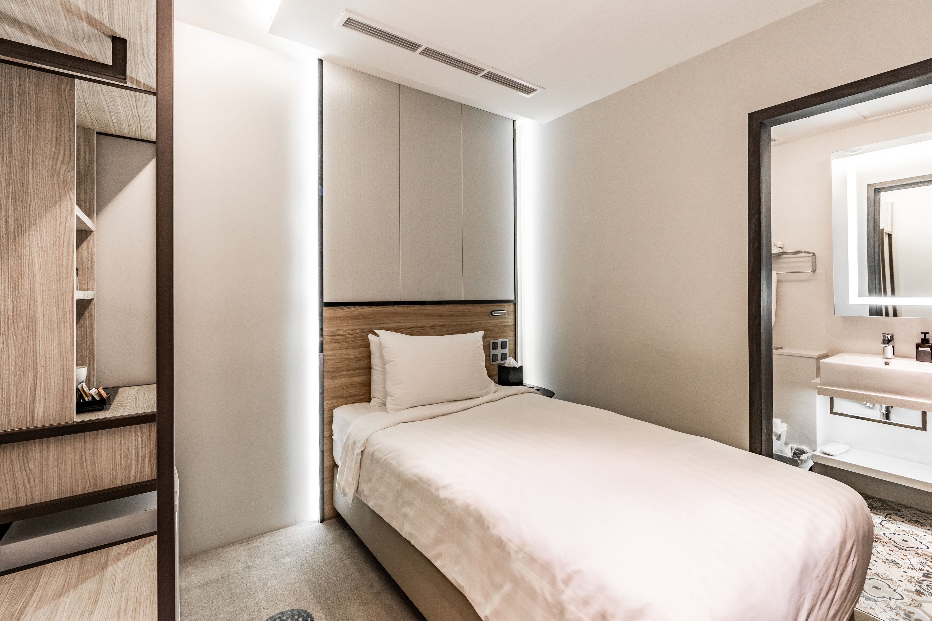 standard single room | in-room safe, desk, iron/ironing board, free wifi