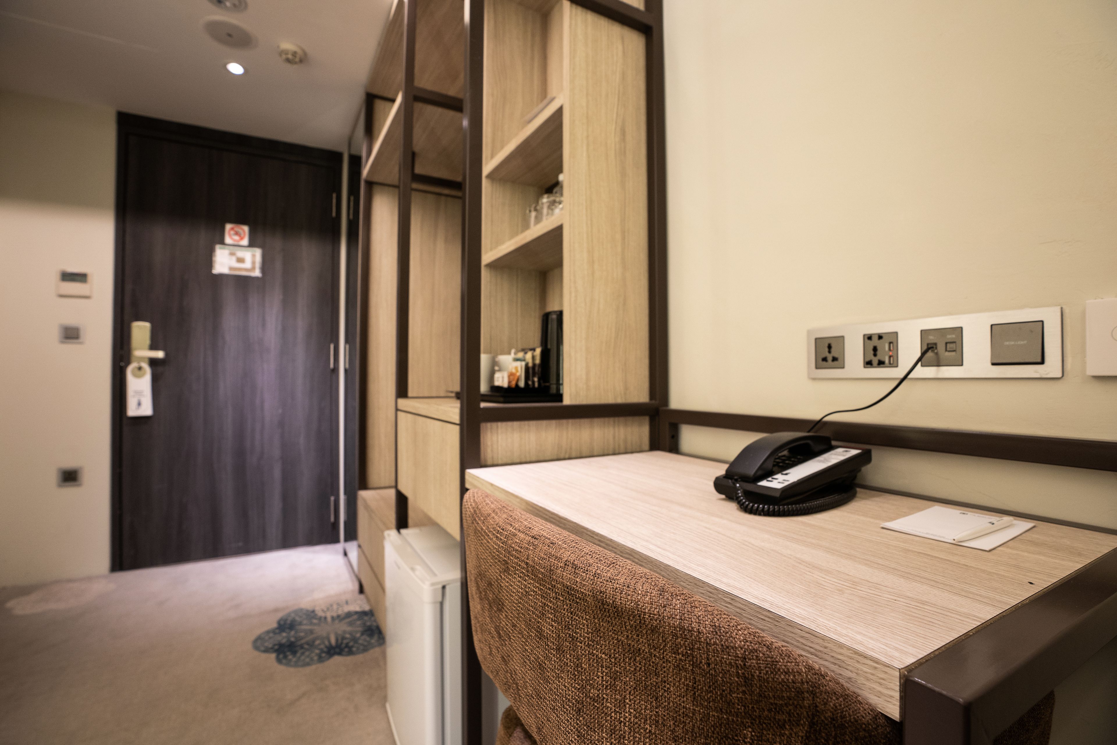 superior twin room without windows | television