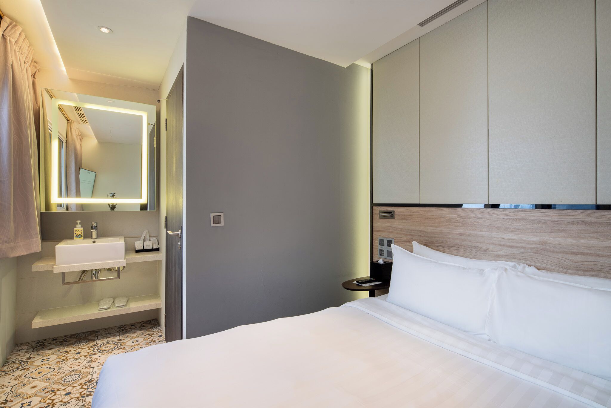 Chambre Supérieure, non-fumeurs | Coffres-forts dans les chambres, bureau, fer et planche à repasser