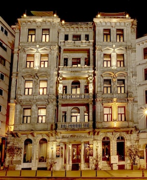 Front of property - Grand Hotel de Londres (Istanbul)