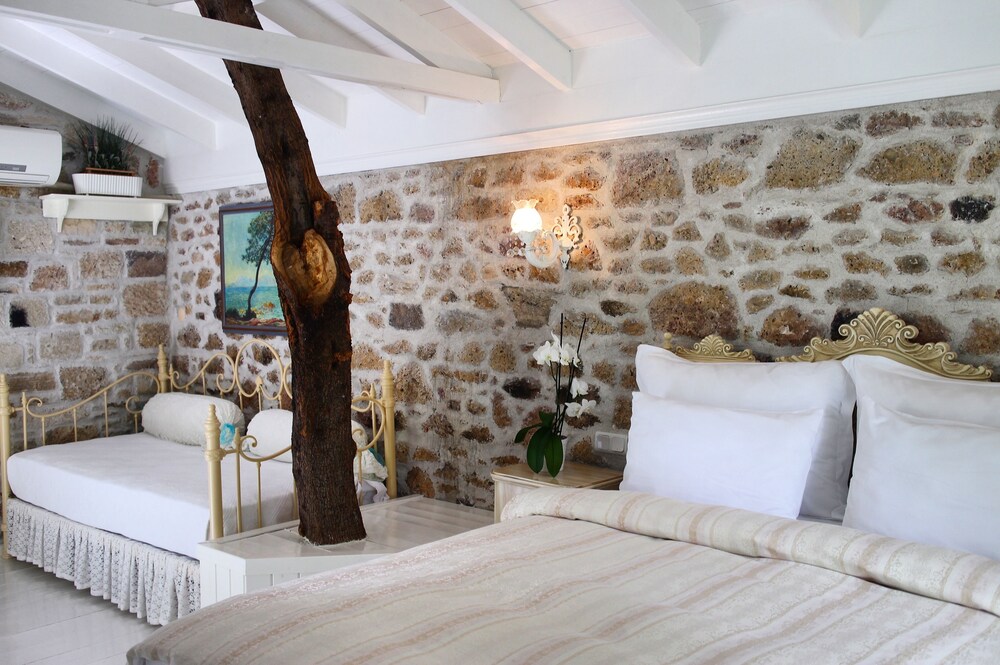 Lola 38 Hotel by null