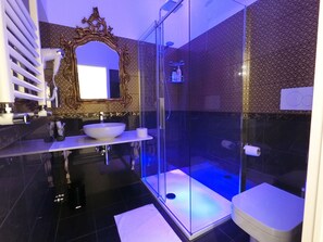 Rom – exclusive, 1 soverom | Bad | Dusj, regndusjhode, hårføner og bidé