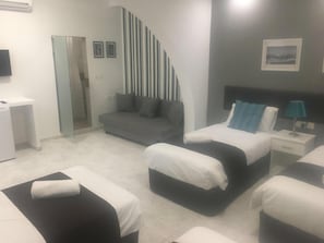 In-room safe, desk, free WiFi, bed sheets - The Buccaneers Boutique Guest House (St. Paul's Bay)