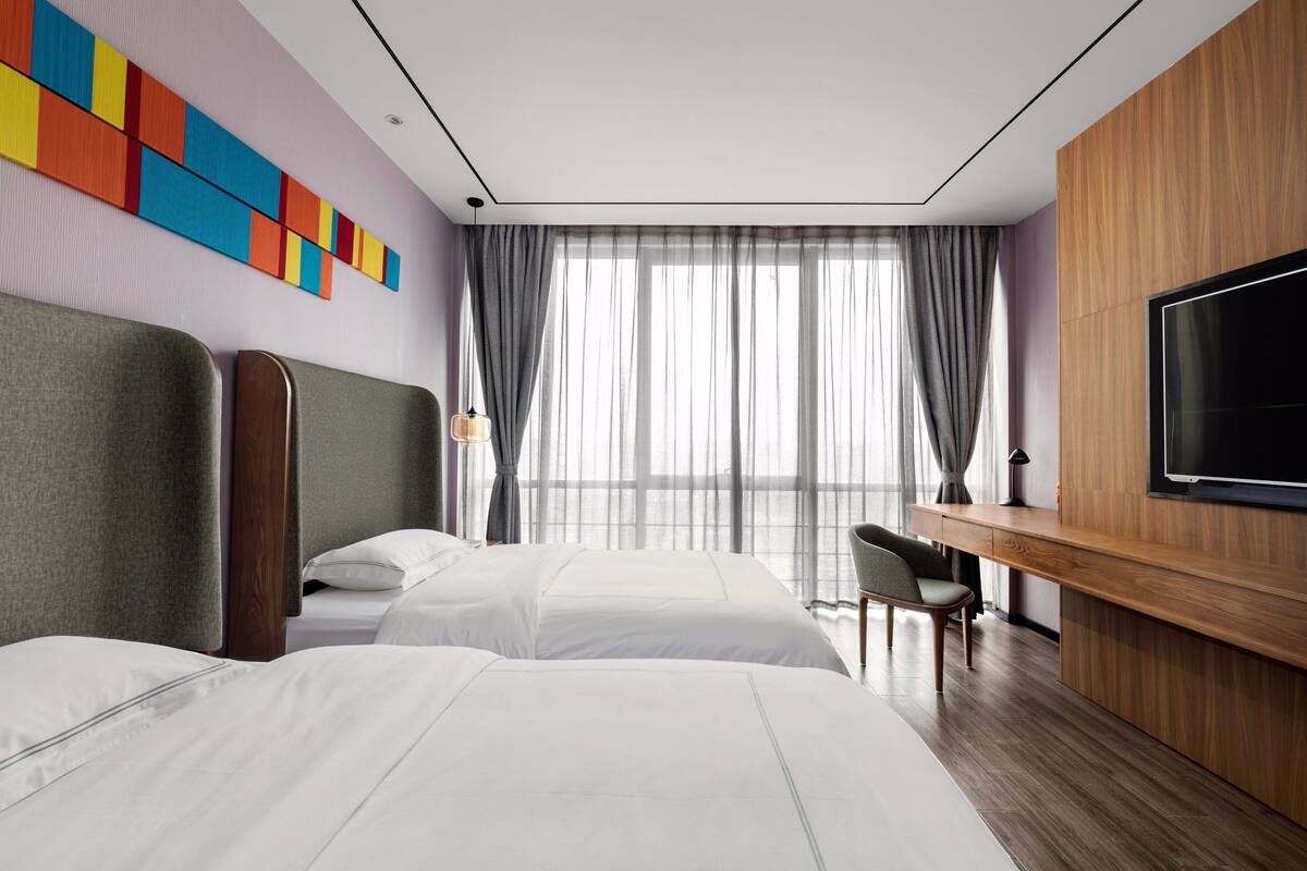 Minibar, desk, blackout curtains, free WiFi