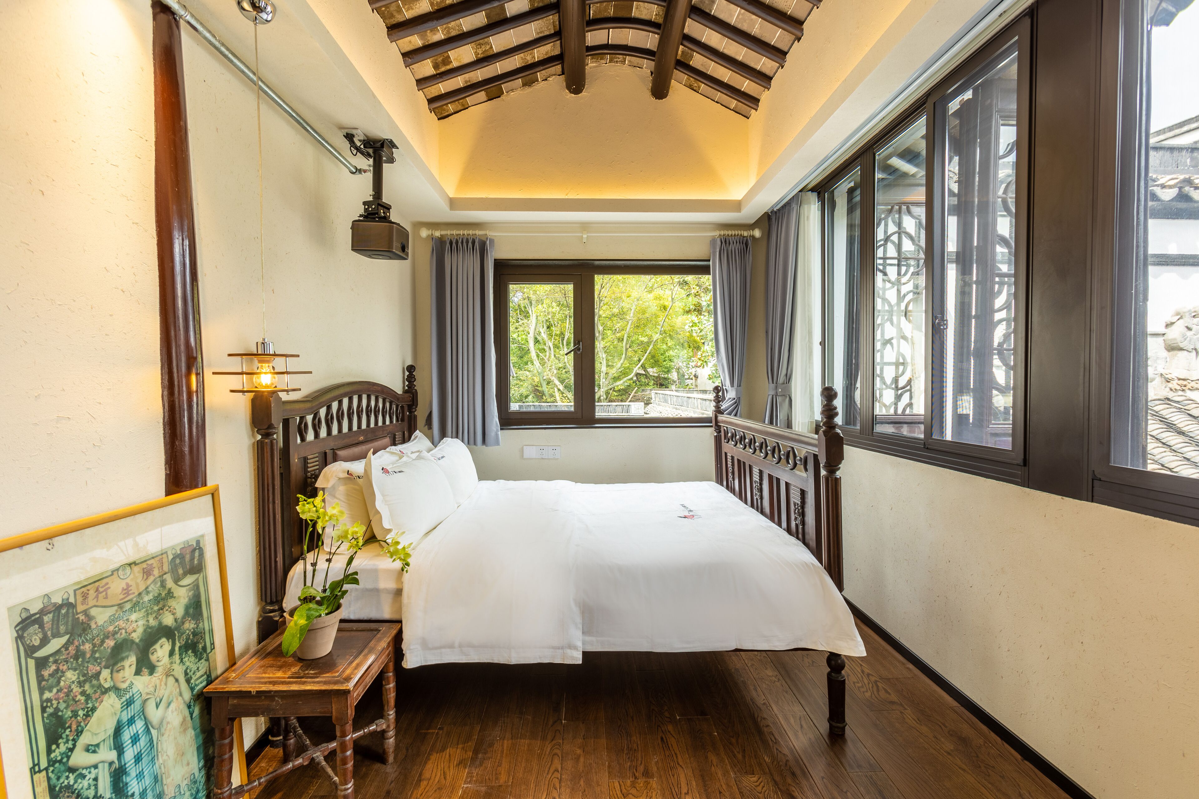 Suite – standard | Senger med overmadrass, blendingsgardiner og lydisolert