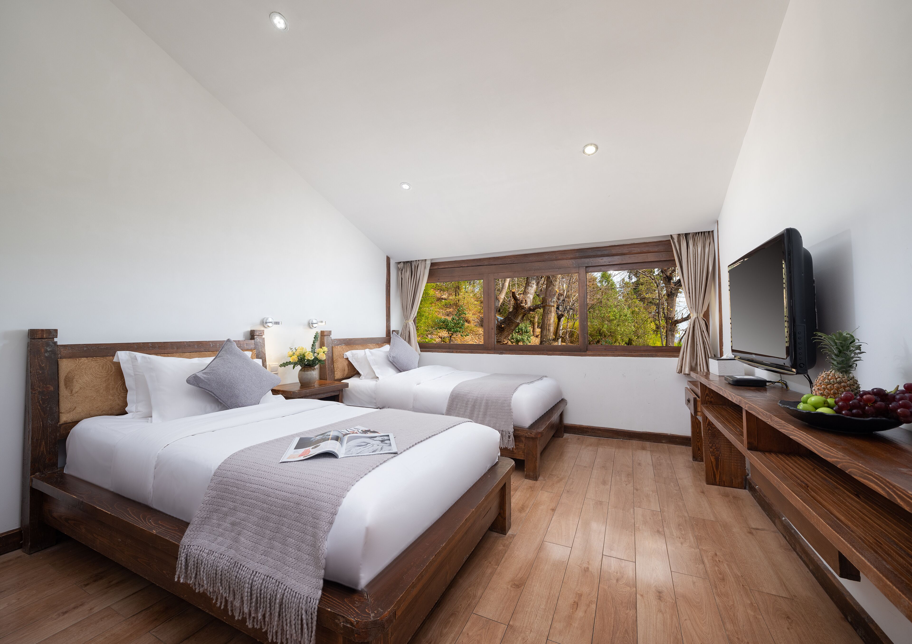 Habitación estándar con 2 camas individuales | Ropa de cama de alta calidad, minibar, caja fuerte y escritorio