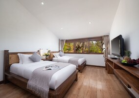 Habitación estándar con 2 camas individuales | Ropa de cama de alta calidad, minibar, caja fuerte y escritorio
