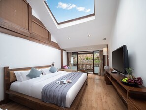 Quarto casal (Sky View) | Roupas de cama premium, frigobar, cofres nos quartos, escrivaninha