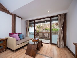 Double Room (Sky View) | Premium bedding, minibar, in-room safe, desk