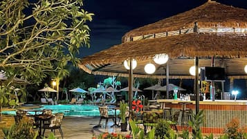 Bar junto a la alberca