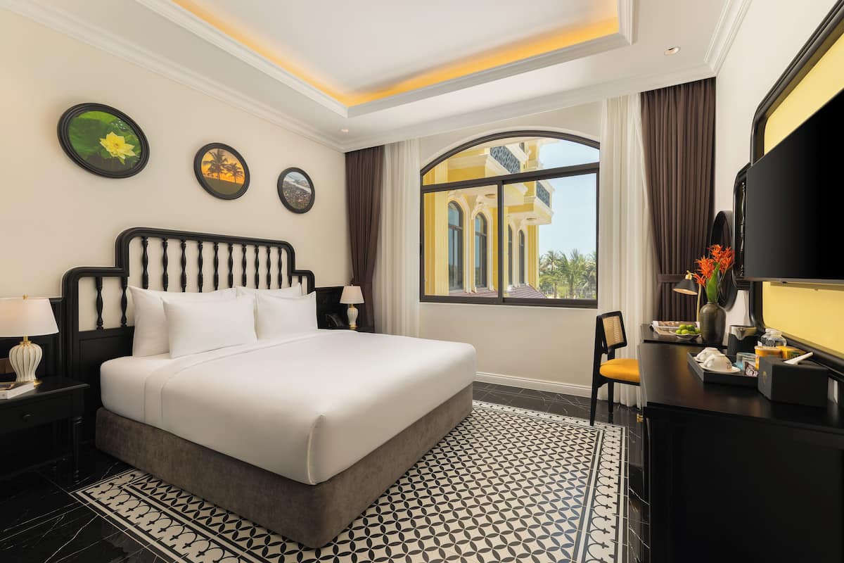 Phòng đôi Deluxe, 1 giường cỡ king | Bộ đồ giường cao cấp, minibar, két bảo mật tại phòng, bàn 