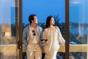 Premium bedding, minibar, in-room safe, desk - Nesta Hoian Resort & Spa (Da Nang)