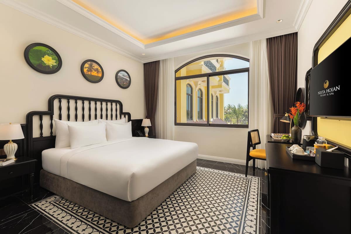 Premier Double Room, City View | Premium bedding, minibar, in-room safe, desk