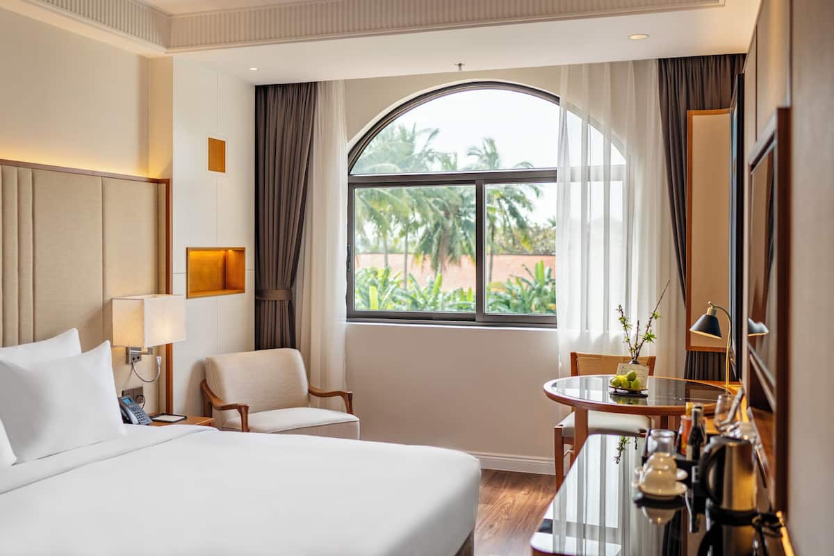 Phòng đôi Premier, quang cảnh thành phố | Bộ đồ giường cao cấp, minibar, két bảo mật tại phòng, bàn 