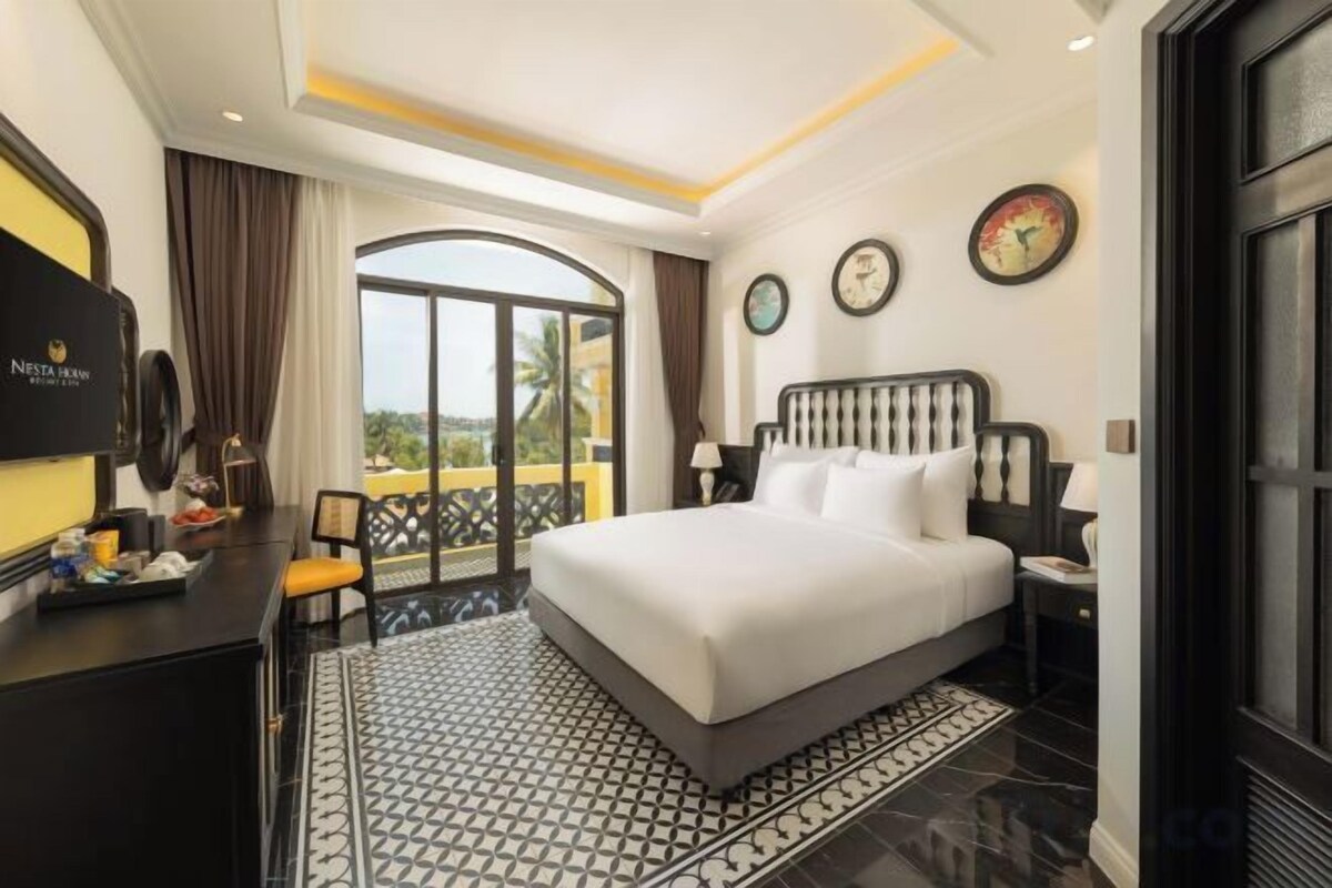 Premier Double Pool View With Balcony
