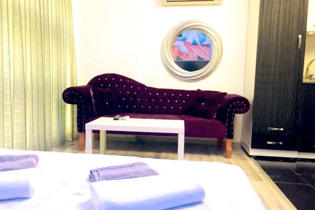 Studio | Iron/ironing board, WiFi (free)