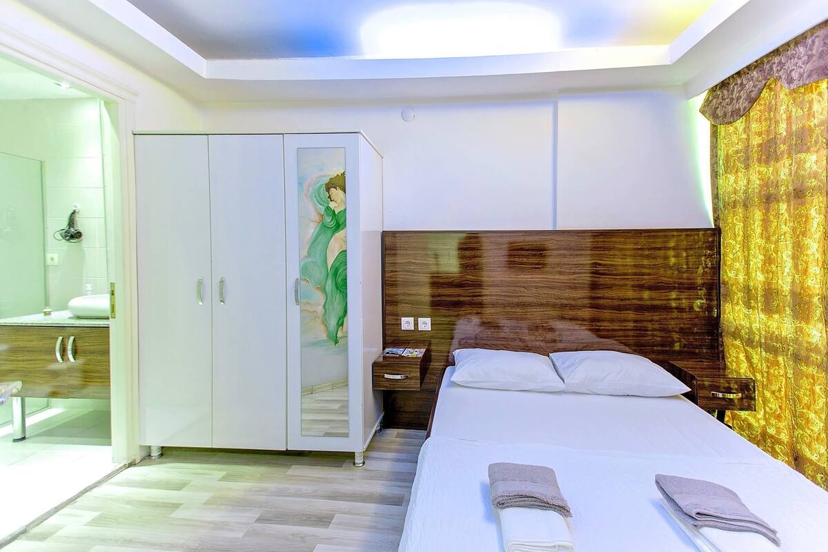 Standard Quadruple Room | Iron/ironing board, WiFi (free)