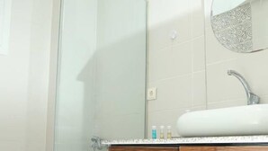 Habitación triple estándar | Baño