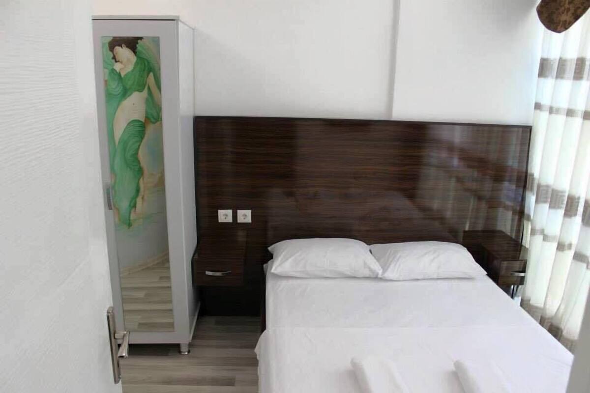 Standard Double Room | Iron/ironing board, WiFi (free)