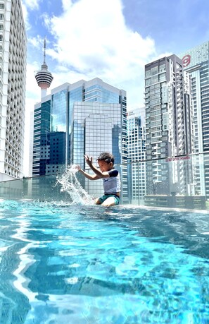 Outdoor pool - Ramada Suites by Wyndham Kuala Lumpur City Centre (Kuala Lumpur)