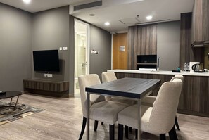 Down comforters, in-room safe, desk, laptop workspace - Ramada Suites by Wyndham Kuala Lumpur City Centre (Kuala Lumpur)