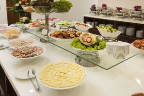 Buffet - Bonjour Nha Trang Hotel (Nha Trang)