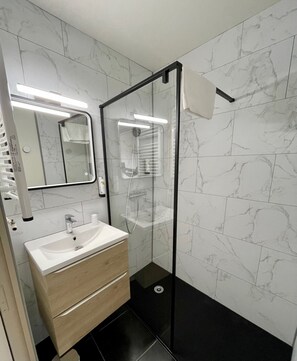 Chambre Supérieure, vue lac | Salle de bain