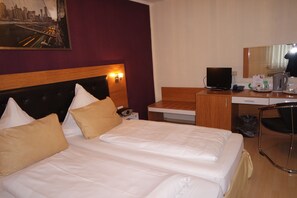 Quarto casal | Frigobar, cofres nos quartos, escrivaninha