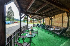 Outdoor dining - Hotel Andromeda Ramzová (Lipova-Lazne)