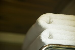 Ducha, artículos de higiene personal gratuitos y secador de pelo