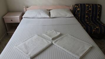 Standard Double Room | Free WiFi, bed sheets