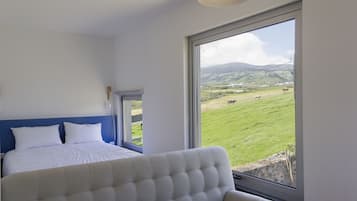 Standard Studio Suite, 2 Twin Beds | 7 bedrooms, in-room safe, individually furnished, blackout drapes