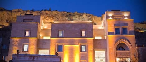 Vista frontal de la propiedad