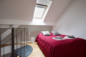 Duplex Grand - 1 dubbelsäng med bäddsoffa - innergård | Skrivbord, strykjärn/strykbräda, gratis wi-fi och sängkläder