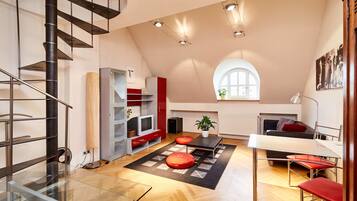 Duplex design, 1 cama de casal, na torre | Área de estar | TV de tela plana