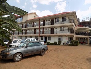 Parking - Hoima Resort Hotel (Hoima)