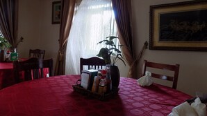 Breakfast, lunch and dinner served - Hoima Resort Hotel (Hoima)