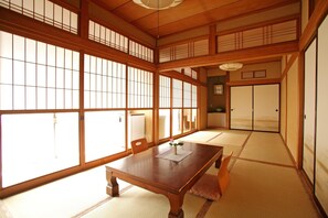Minibar, rollaway beds, free WiFi, bed sheets - Tsukasaya Ryokan (Tsuruoka)